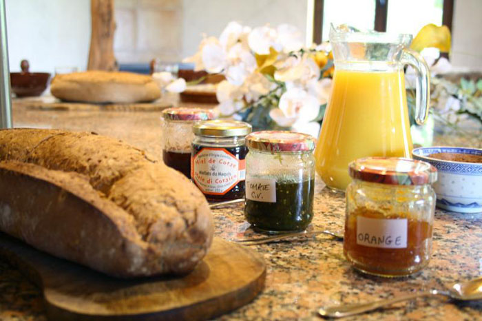 Résultat de recherche d'images pour "petit dejeuner corse"