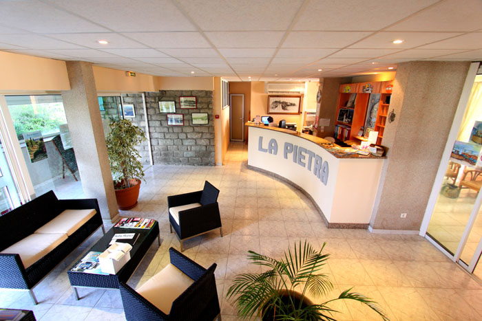 Hall hotel la pietra ile-rousse