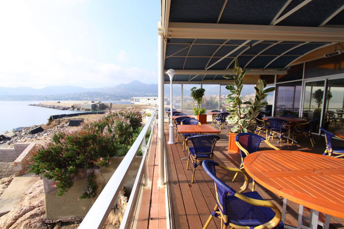 Terrasse hotel la pietra ile-rousse